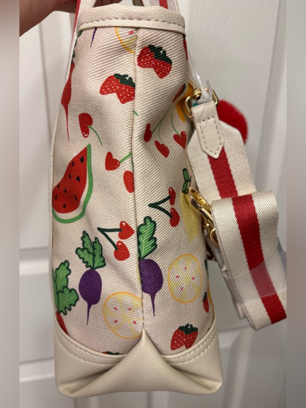 Betsey Johnson fruit and veggie canvas crossbody NWOT - Picture 4 of 10
